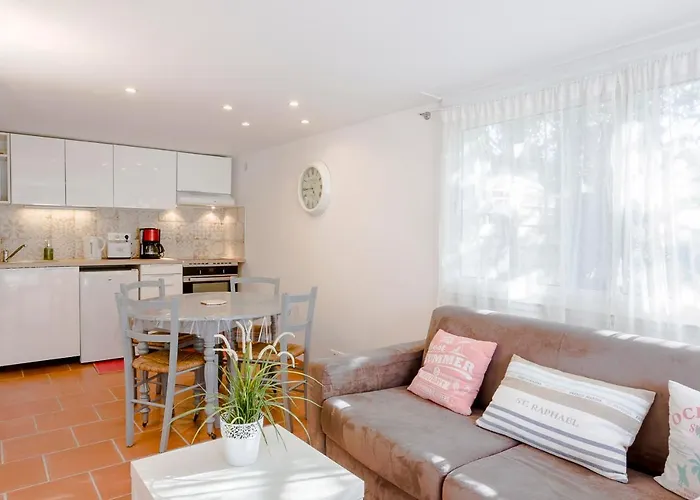 Apartamento Les Grillons - Appartement 4 pers plus bébé - 2 pièces proche Mer Saint-Raphaël